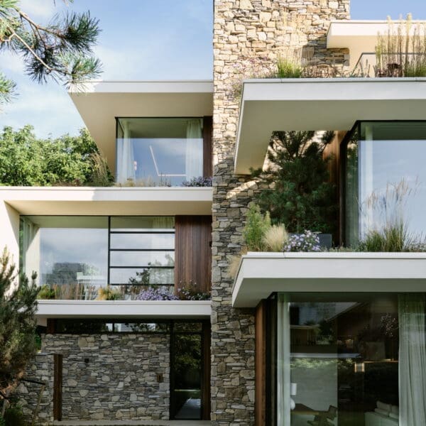 Moderne villa met Steenstrips | Realisatie: Aerdenhout villabouw