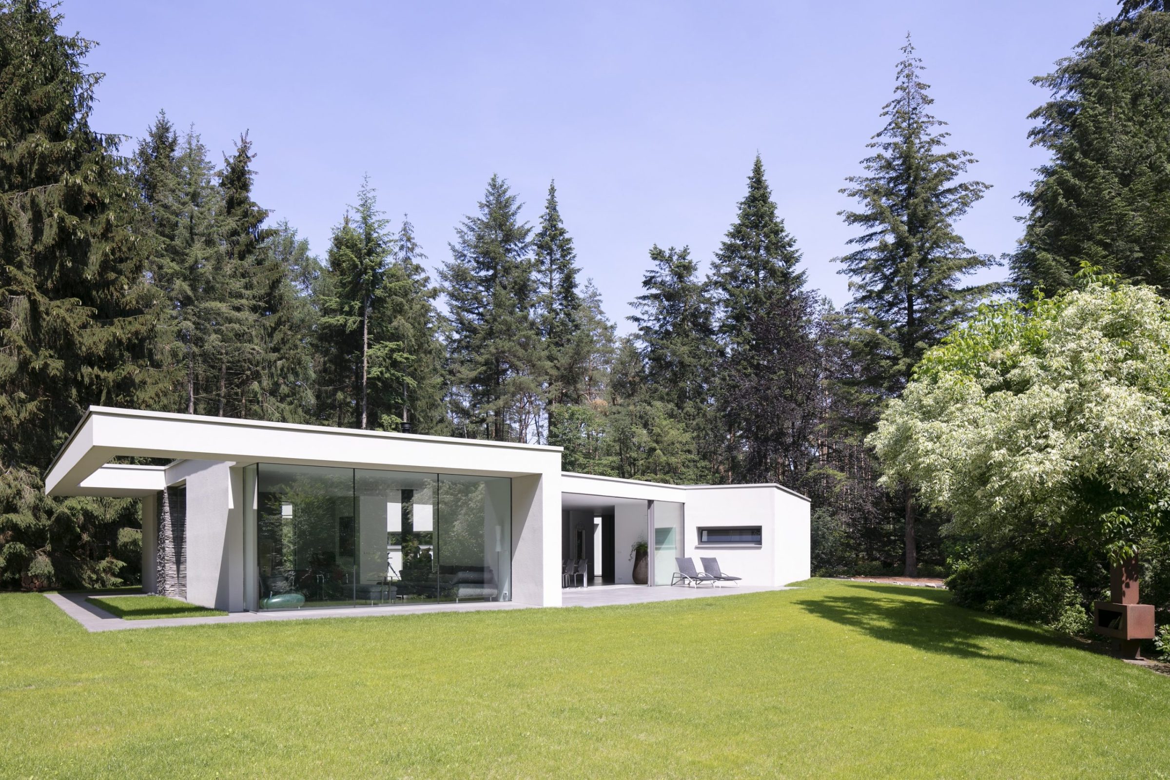 Moderne woning in het bos, prachtig afgewerkt met Geopietra Steenstrips