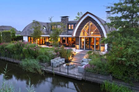 Landelijke villa met natuurstenen haard | The Art of Living Magazine – Fotografie: Jaro van Meerten