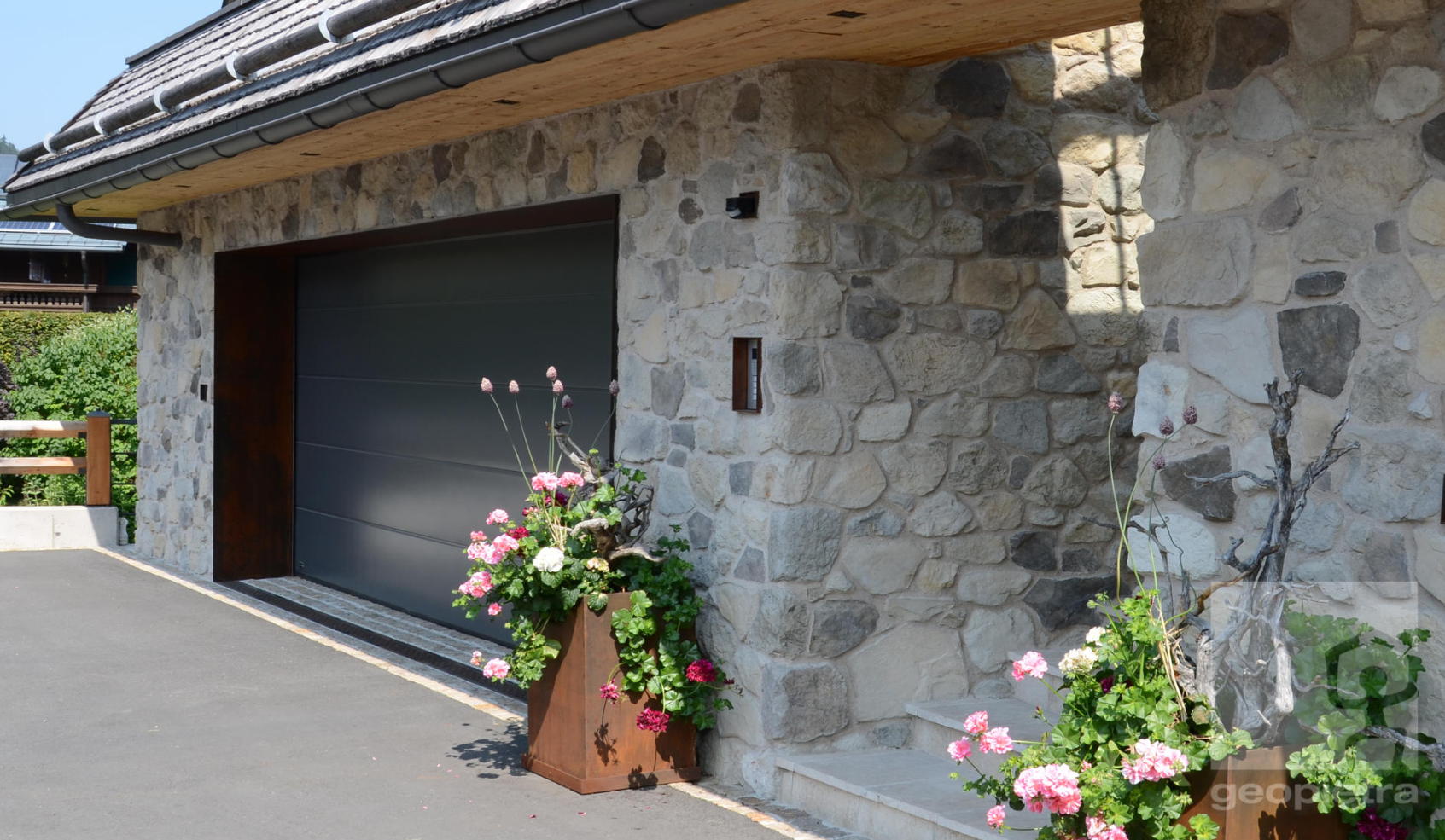 Garage bekleed met Iseo Steenstrips