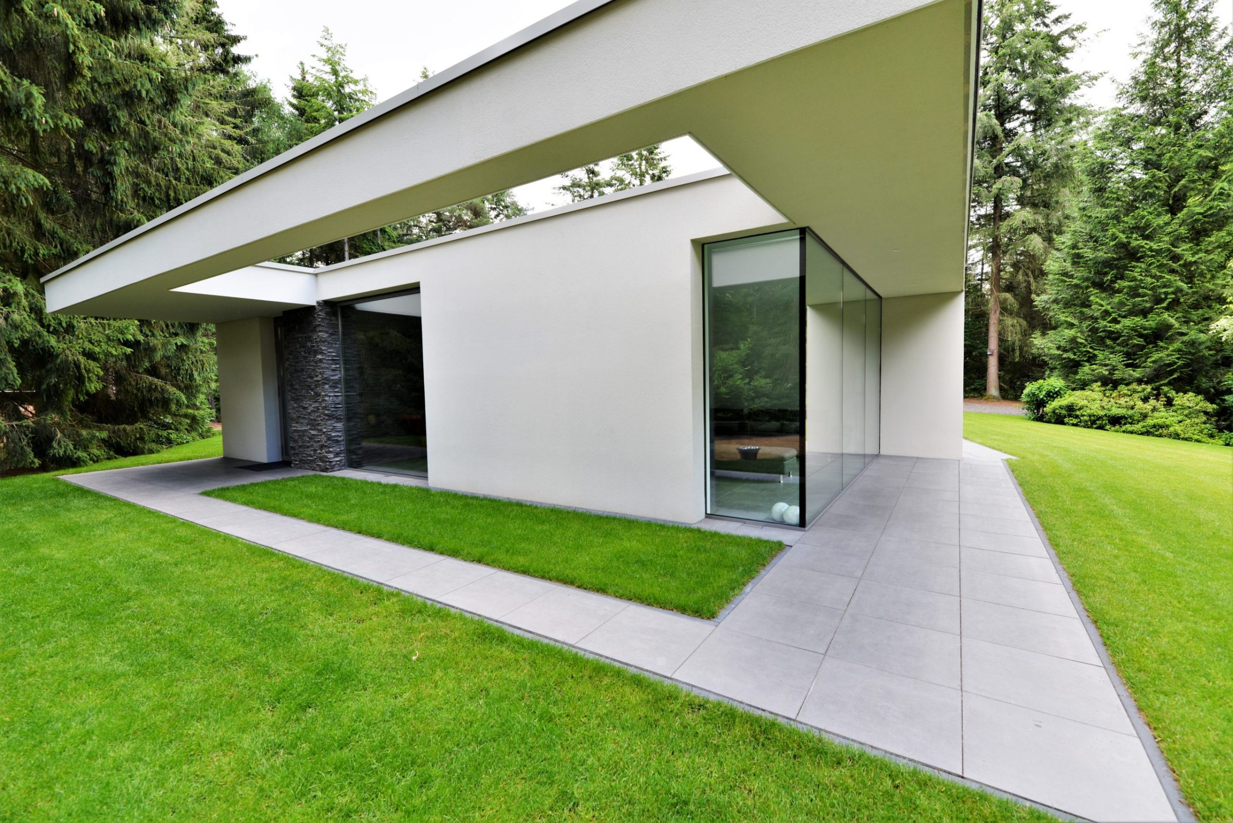 Moderne villa met Steenstrips