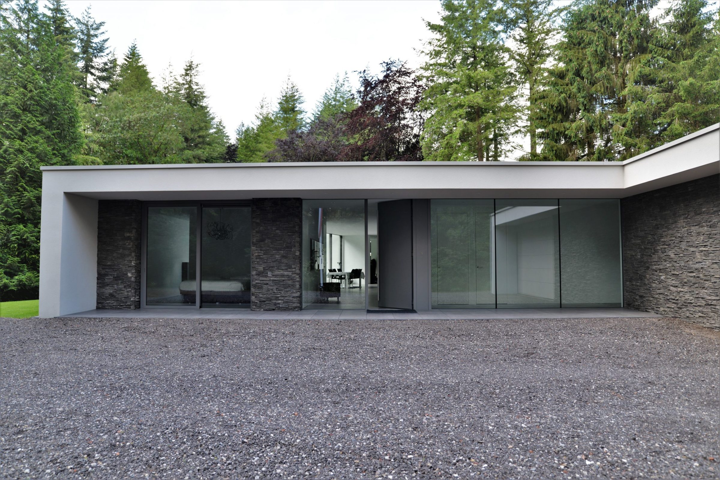Villa met Scaglia Steenstrips van Geopietra