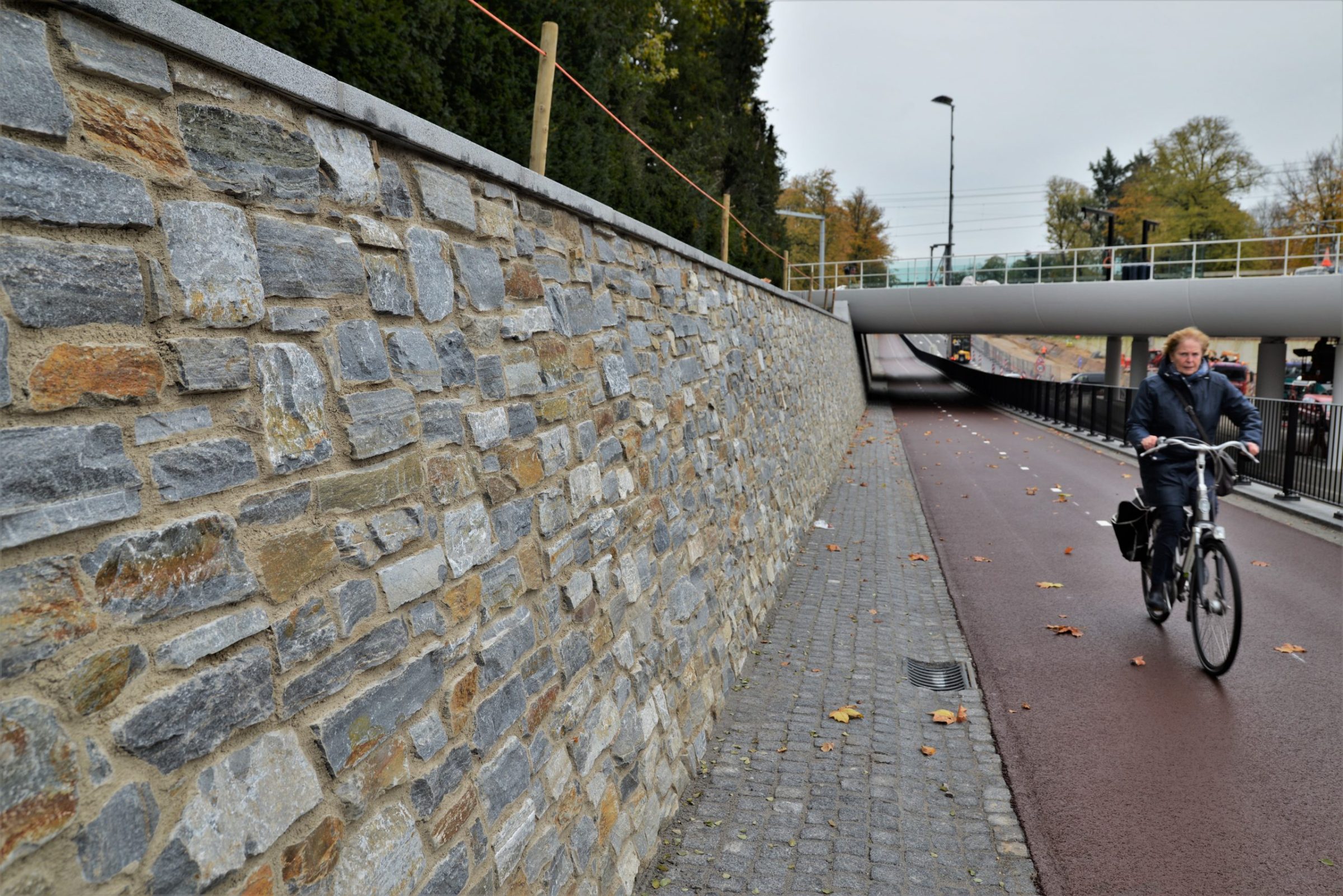 Muurbekleding fietspad Station Driebergen-Zeist