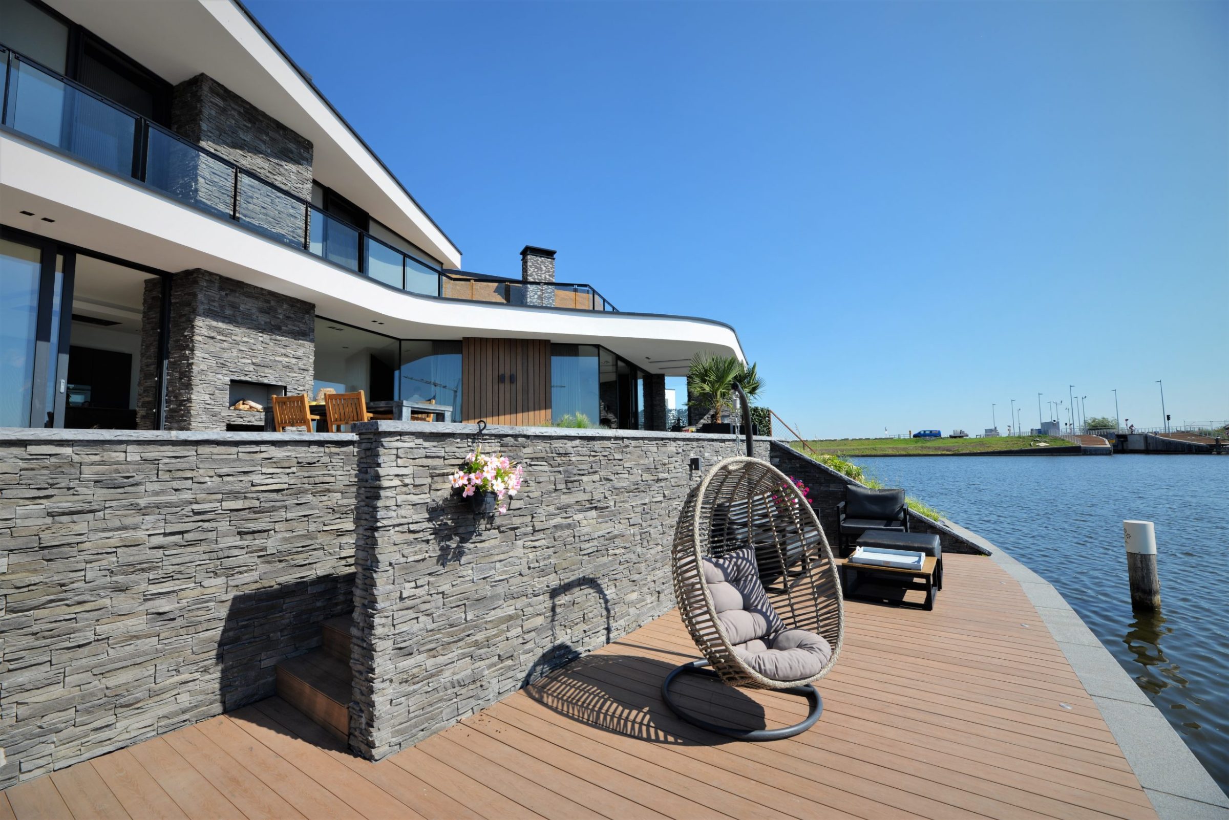 Moderne villa met Geopietra Steenpanelen Scaglia en Geocover