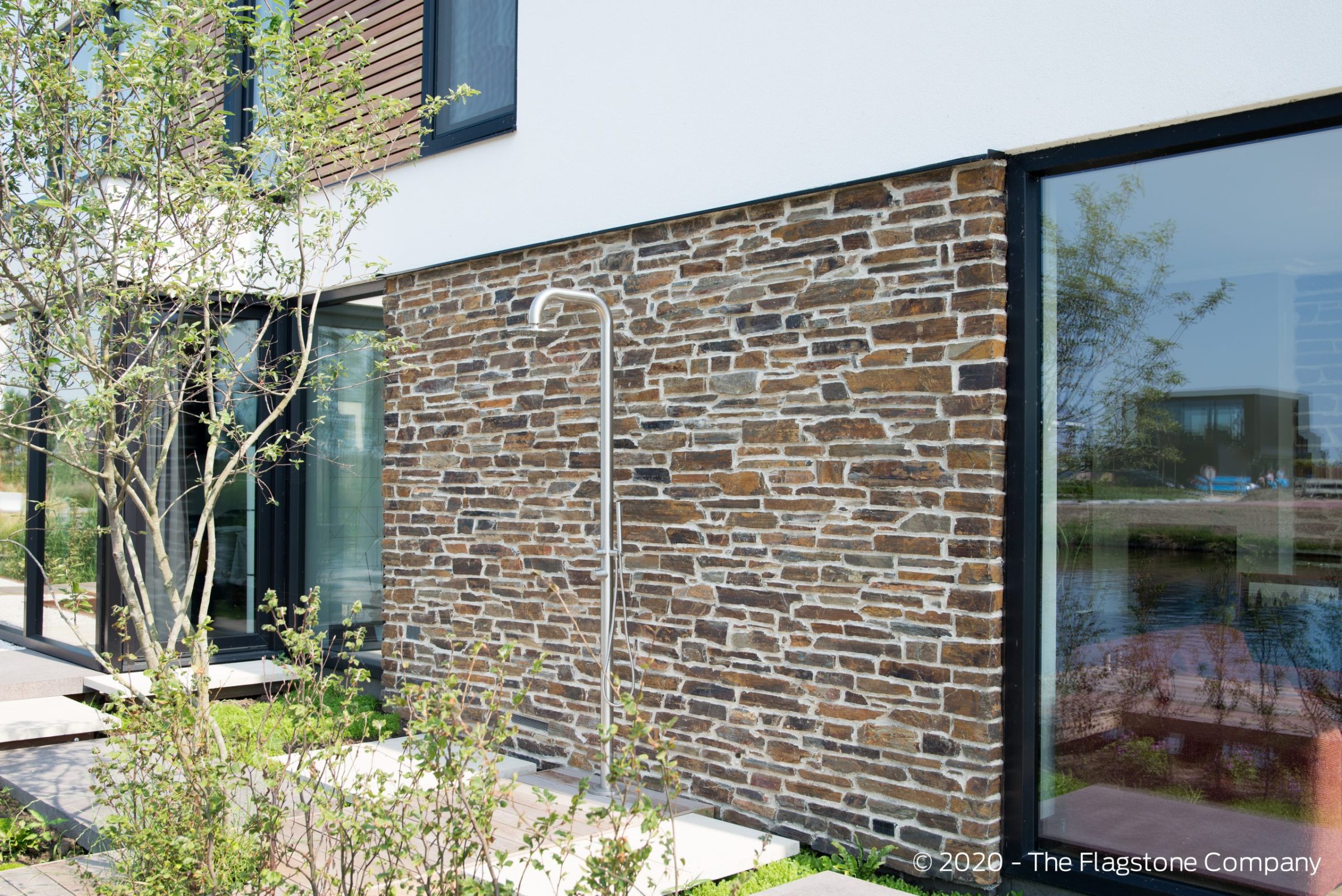 Douche met Natuurstenen muur
