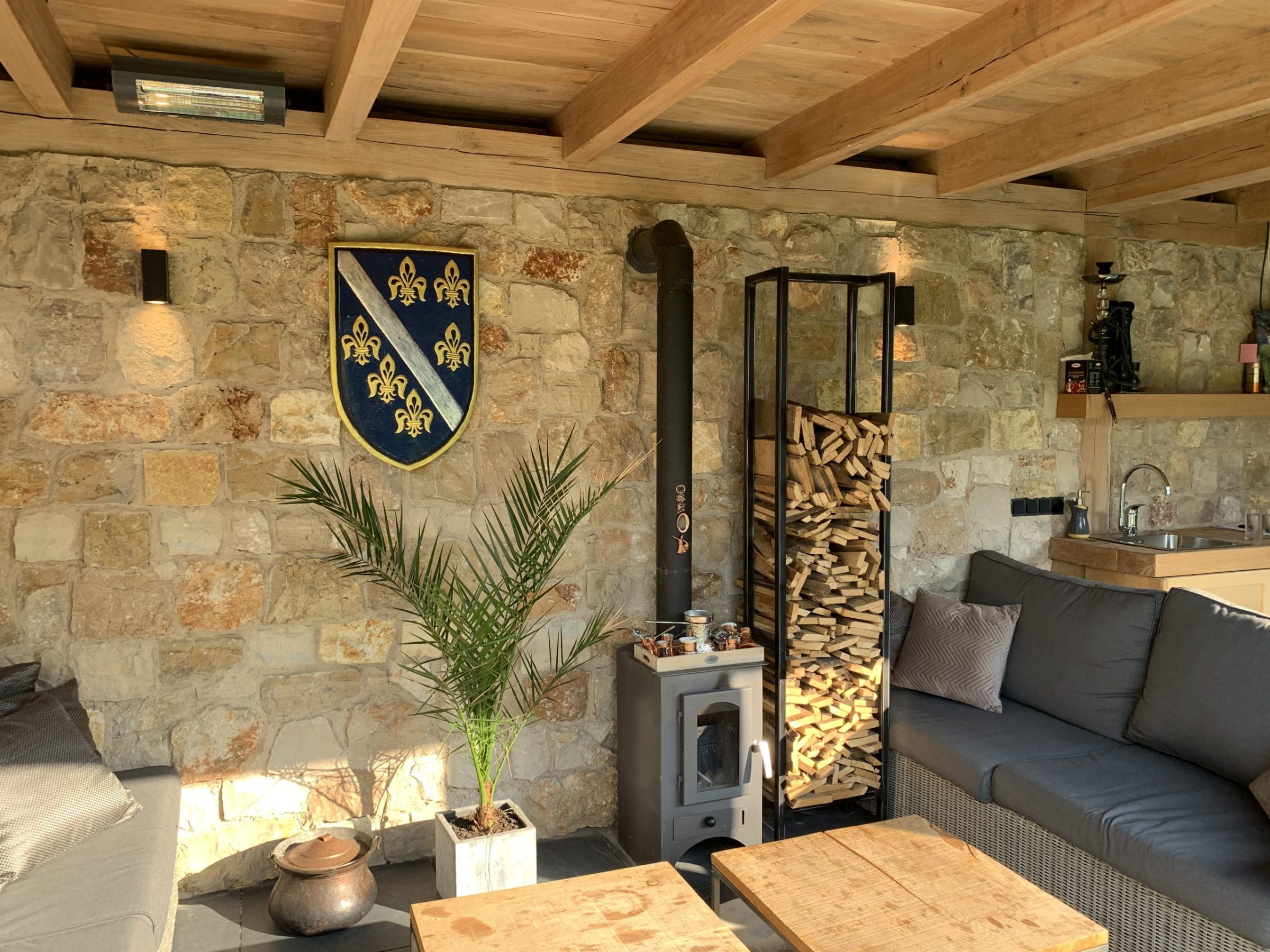 Buitenmuur bekleed met Rocks Antieke Mix