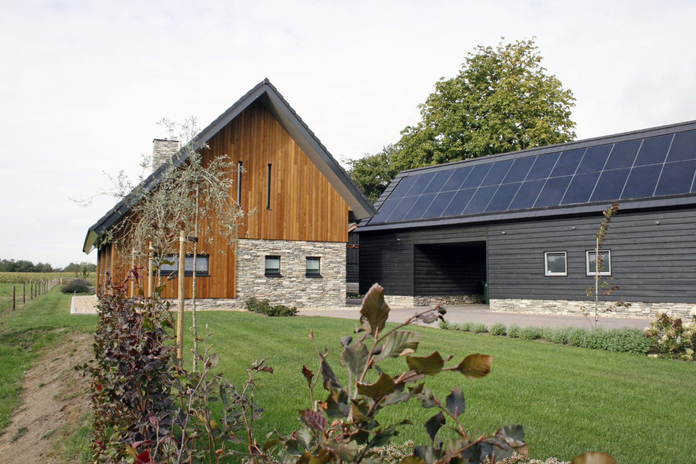 Voorgevel van deze Prachtige woning met Steenstrips