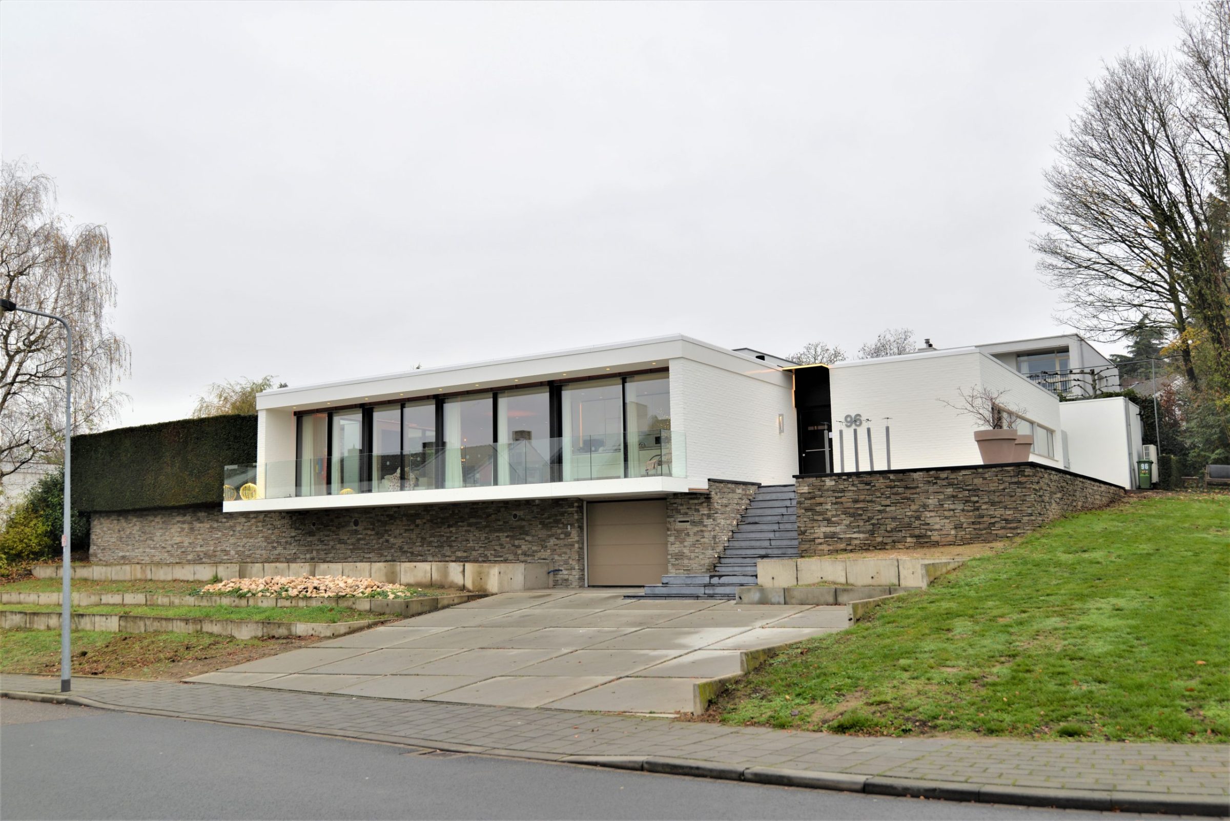 Prachtige villa met Steenstrips te Maastricht
