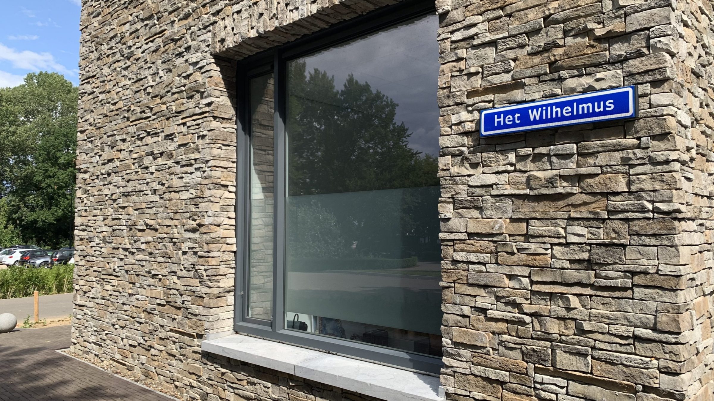 Steenstrips Monte Panel toegepast op de gevel