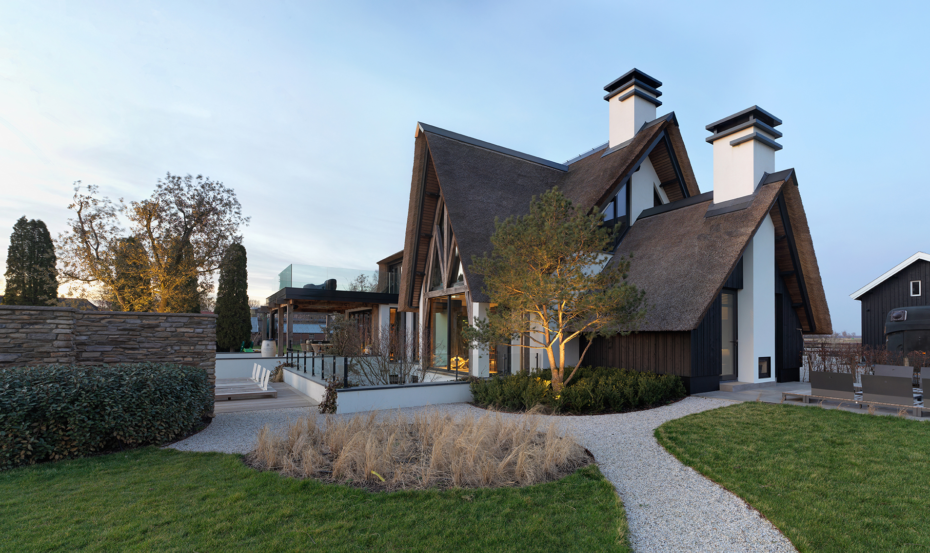 M Blokker Architecten | Aannemersbedrijf Schuurman B.V. Rieten dak en Steenstrips