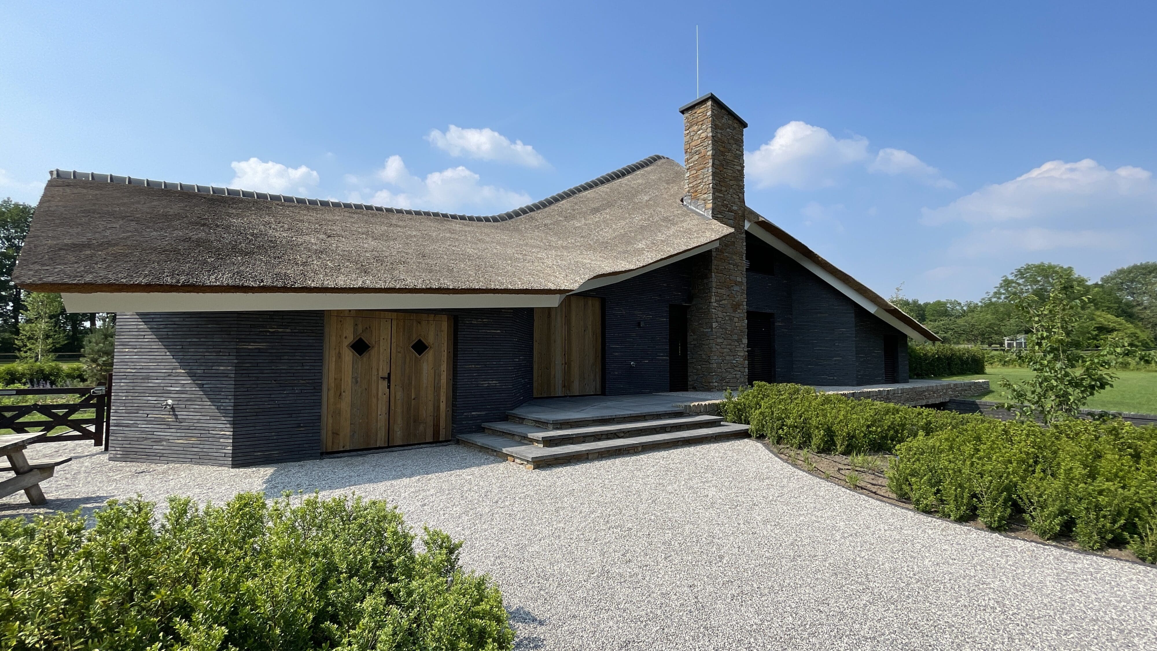 Rietenkap Villa met Rocks | Vidazz bouwkundig ontwerp