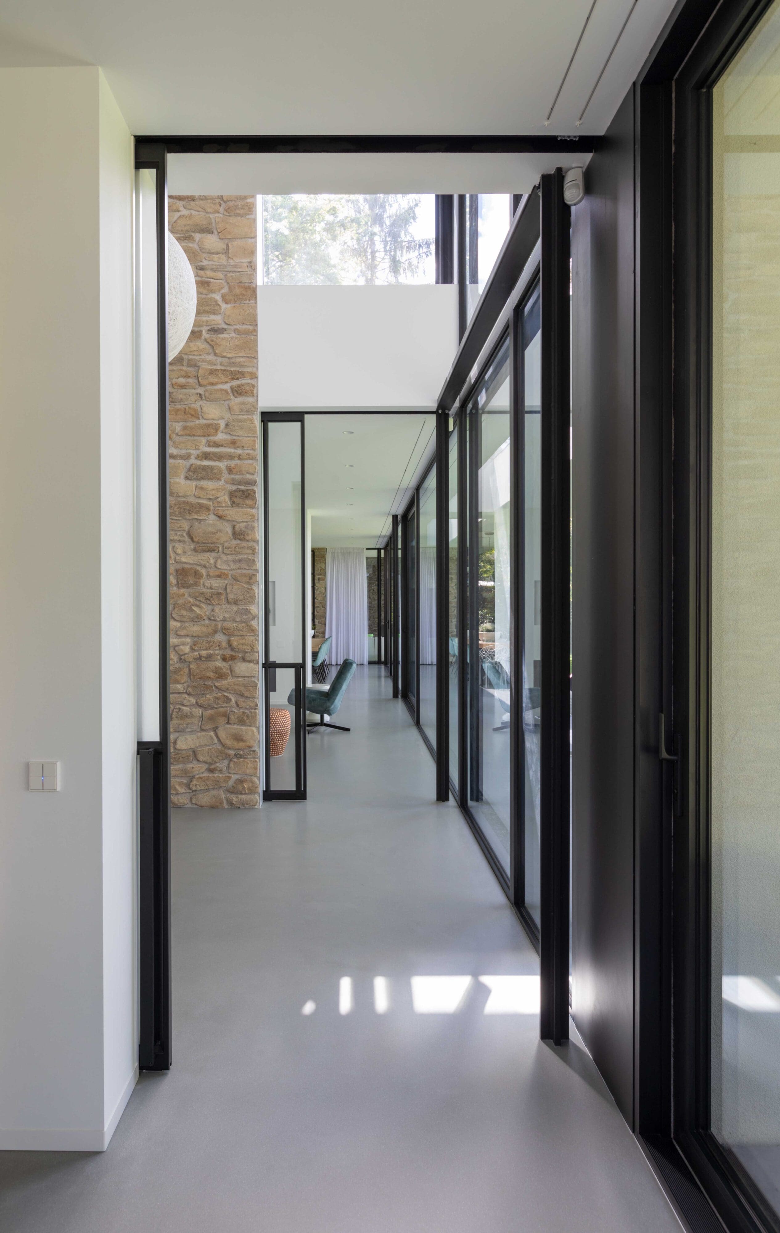 Moderne villa met Moniga Steenstrips | Bouwbedrijf Osnabrugge | Fotografie Nanette de Jong