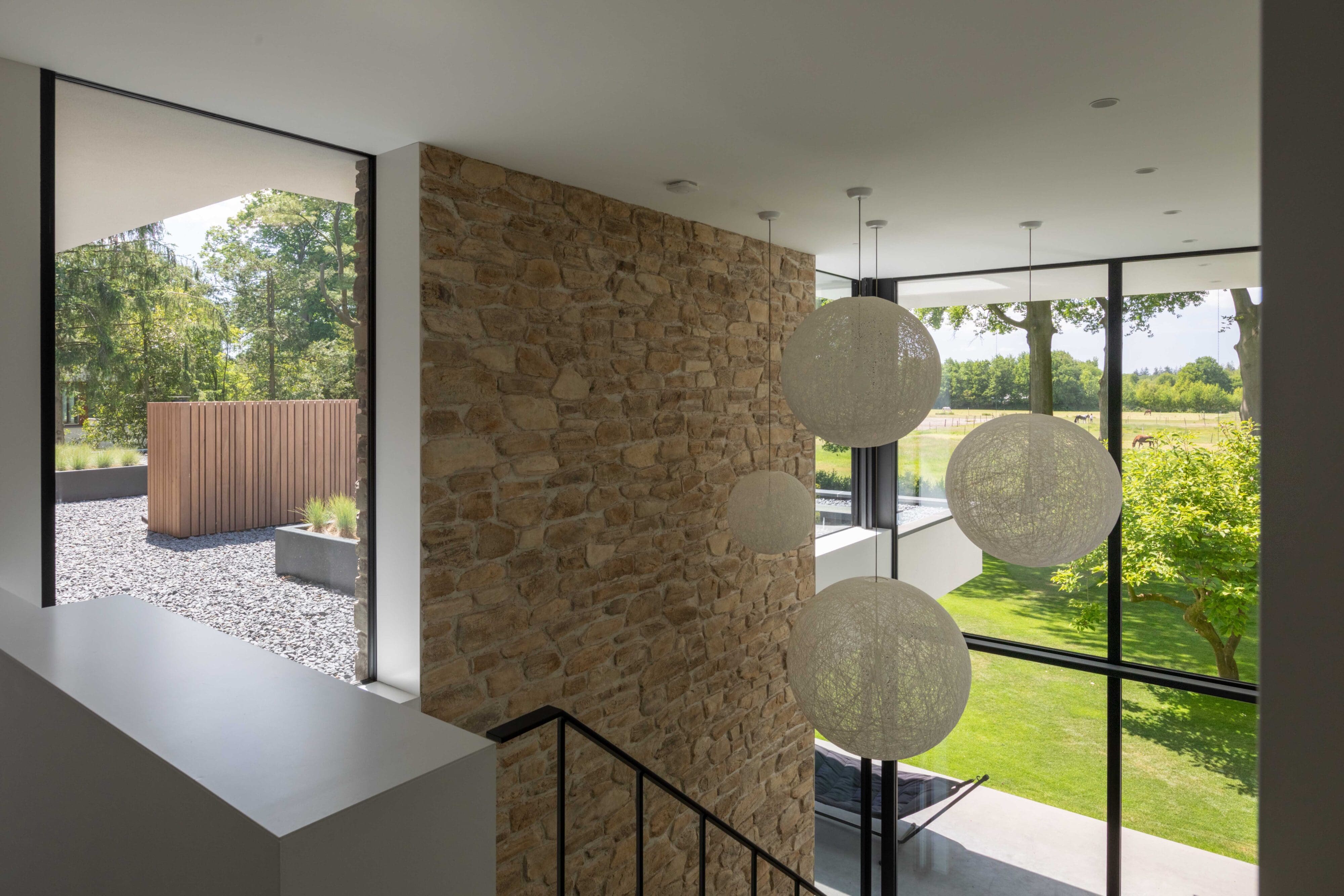Moderne villa met Moniga Steenstrips | Bouwbedrijf Osnabrugge | Fotografie Nanette de Jong