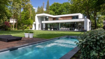 Moderne villa met Moniga Steenstrips | Bouwbedrijf Osnabrugge | Fotografie Nanette de Jong