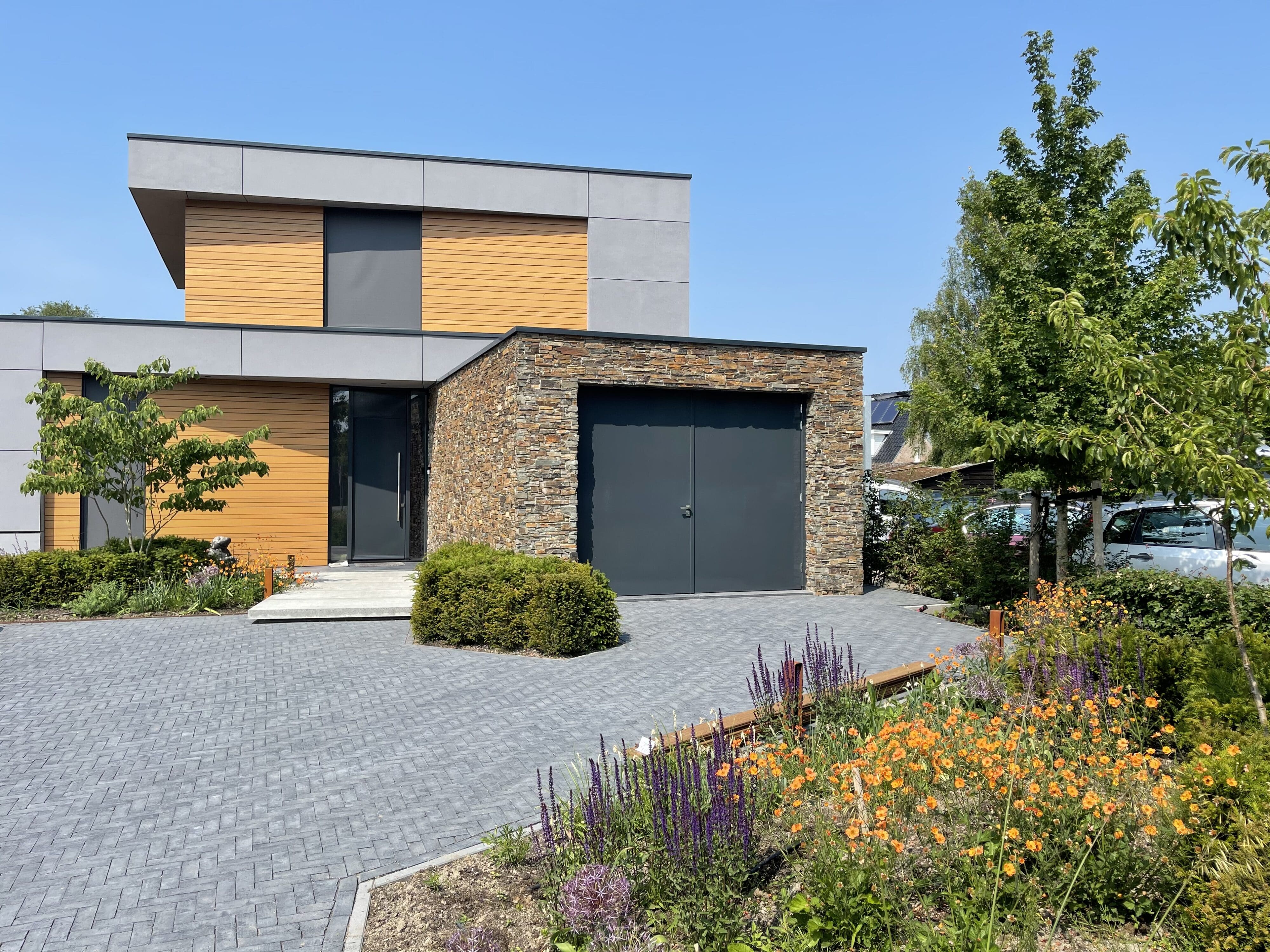 Kubistische villa met Steenpanelen