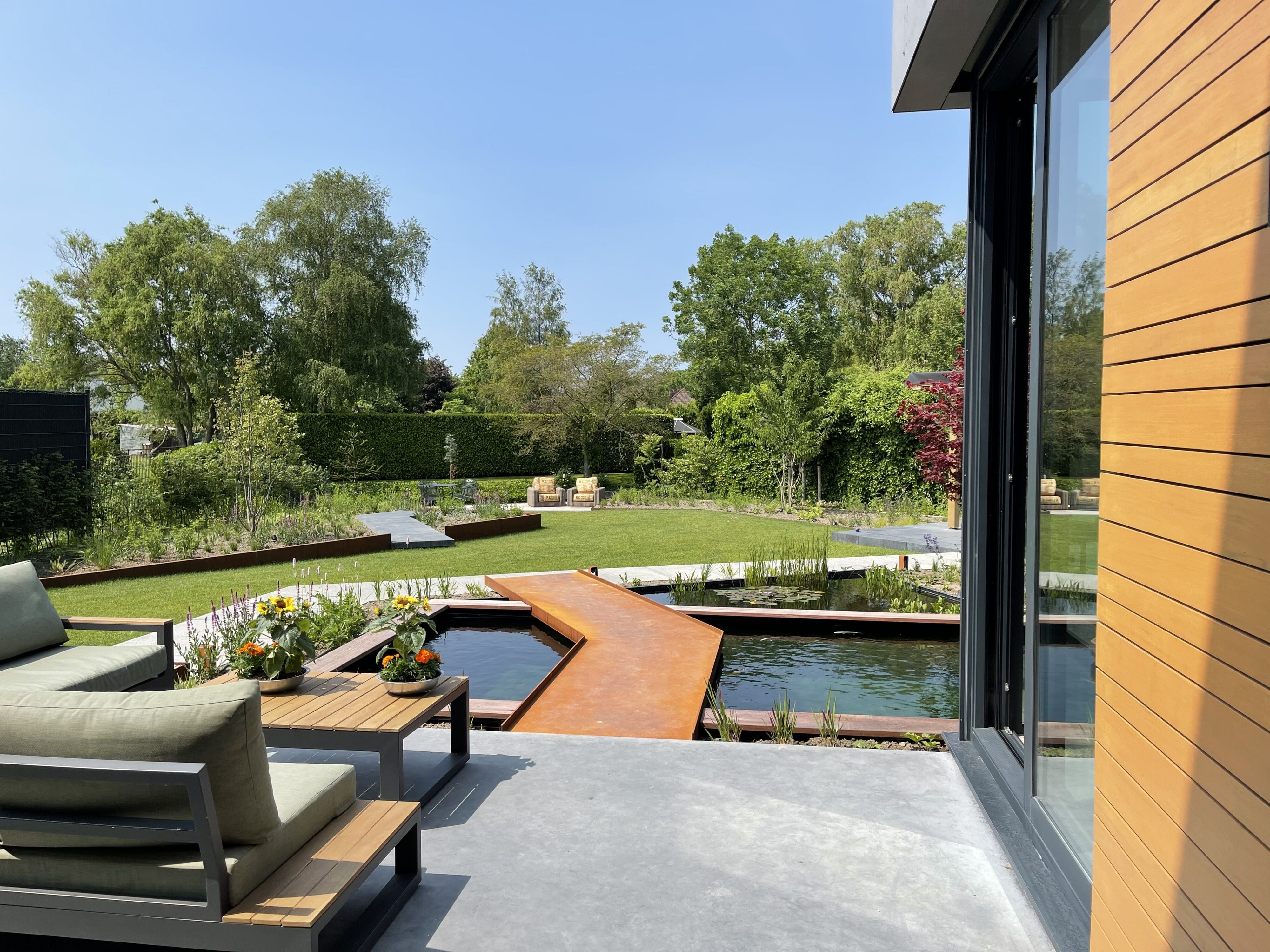 Unieke tuin met Kubistische vormen