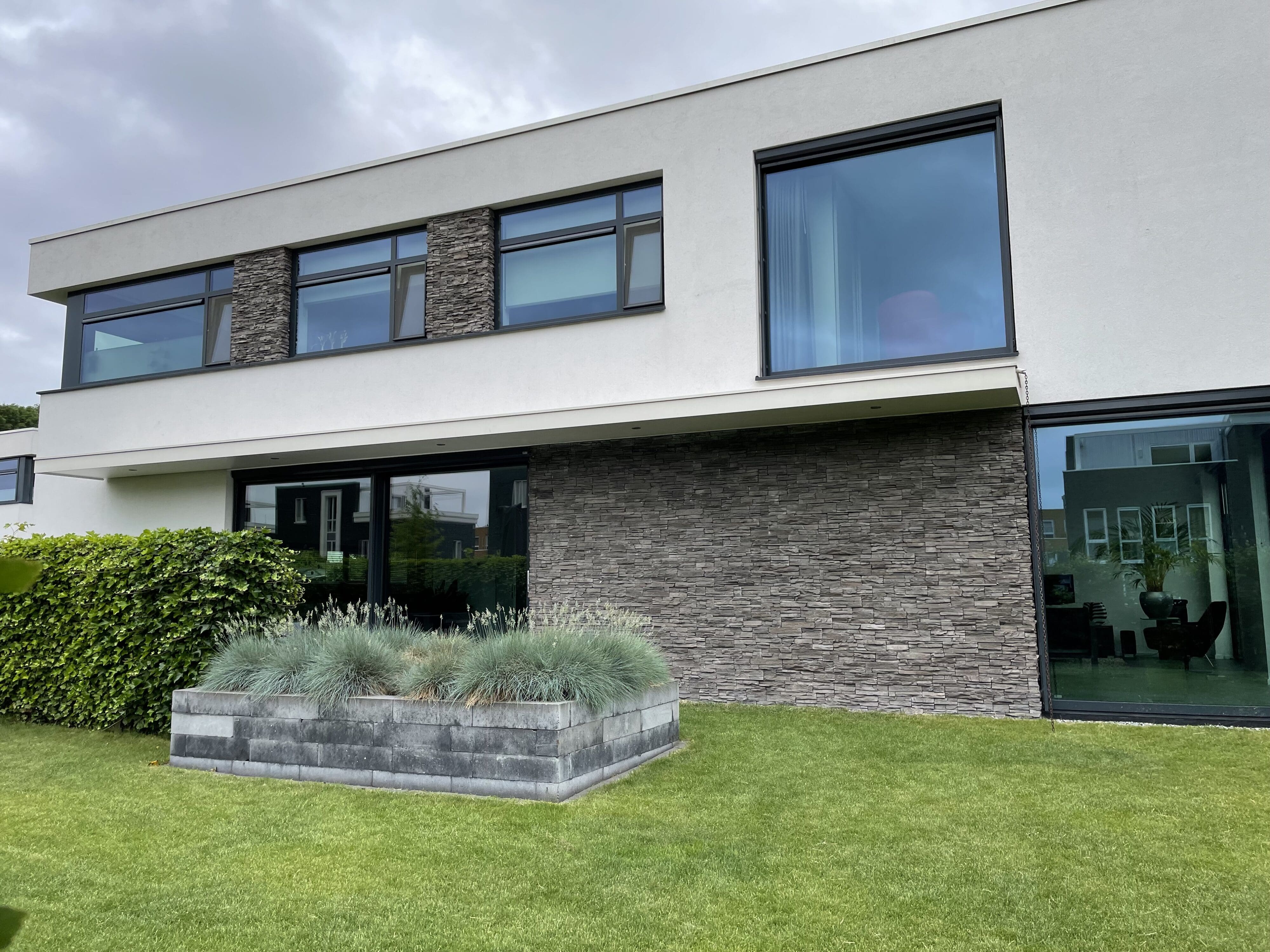Stucwerk in combinatie met Steenstrips | Architect Kuiper Compagnons Rotterdam