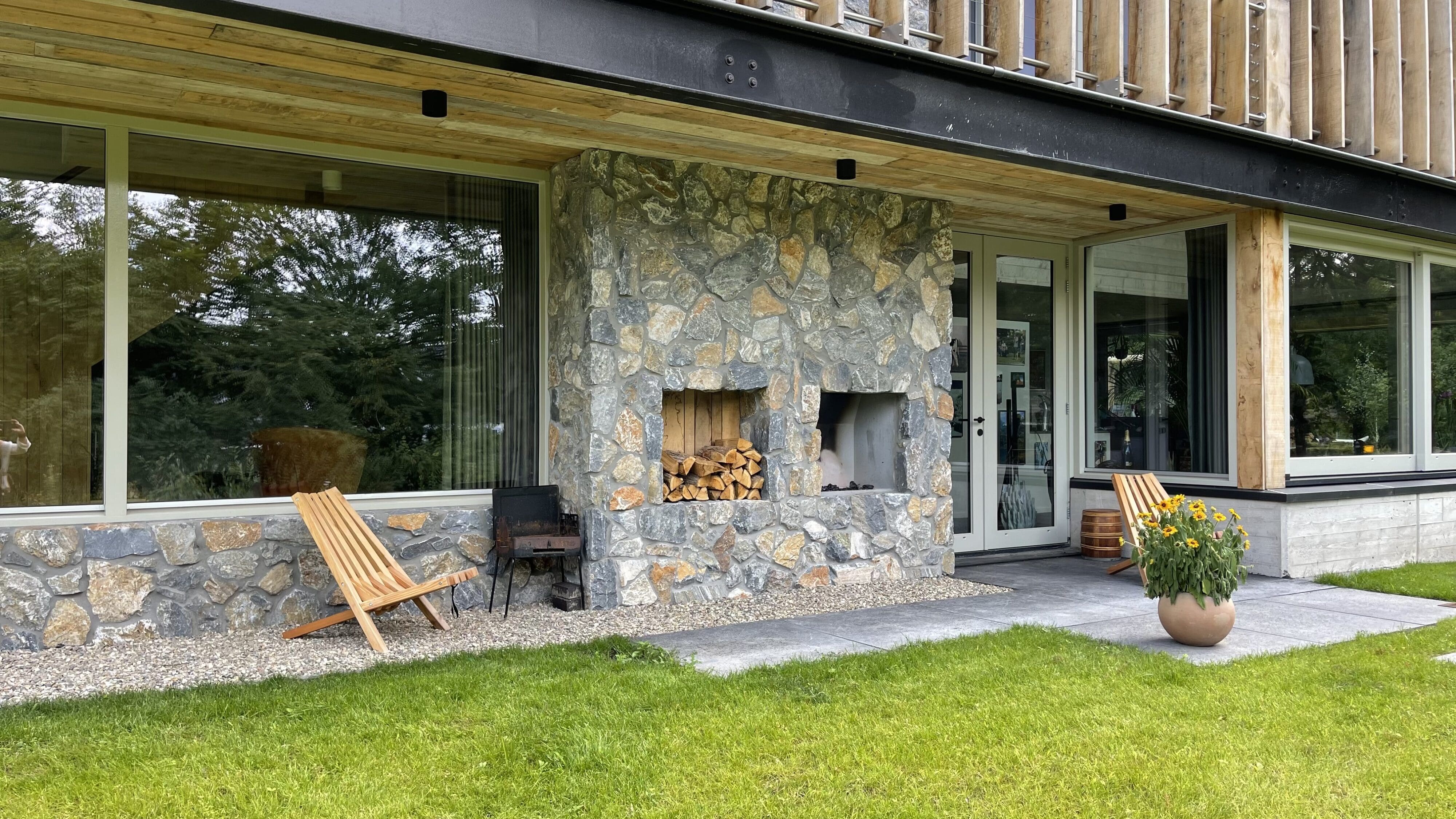 Prachtige buitenhaard met Rocks