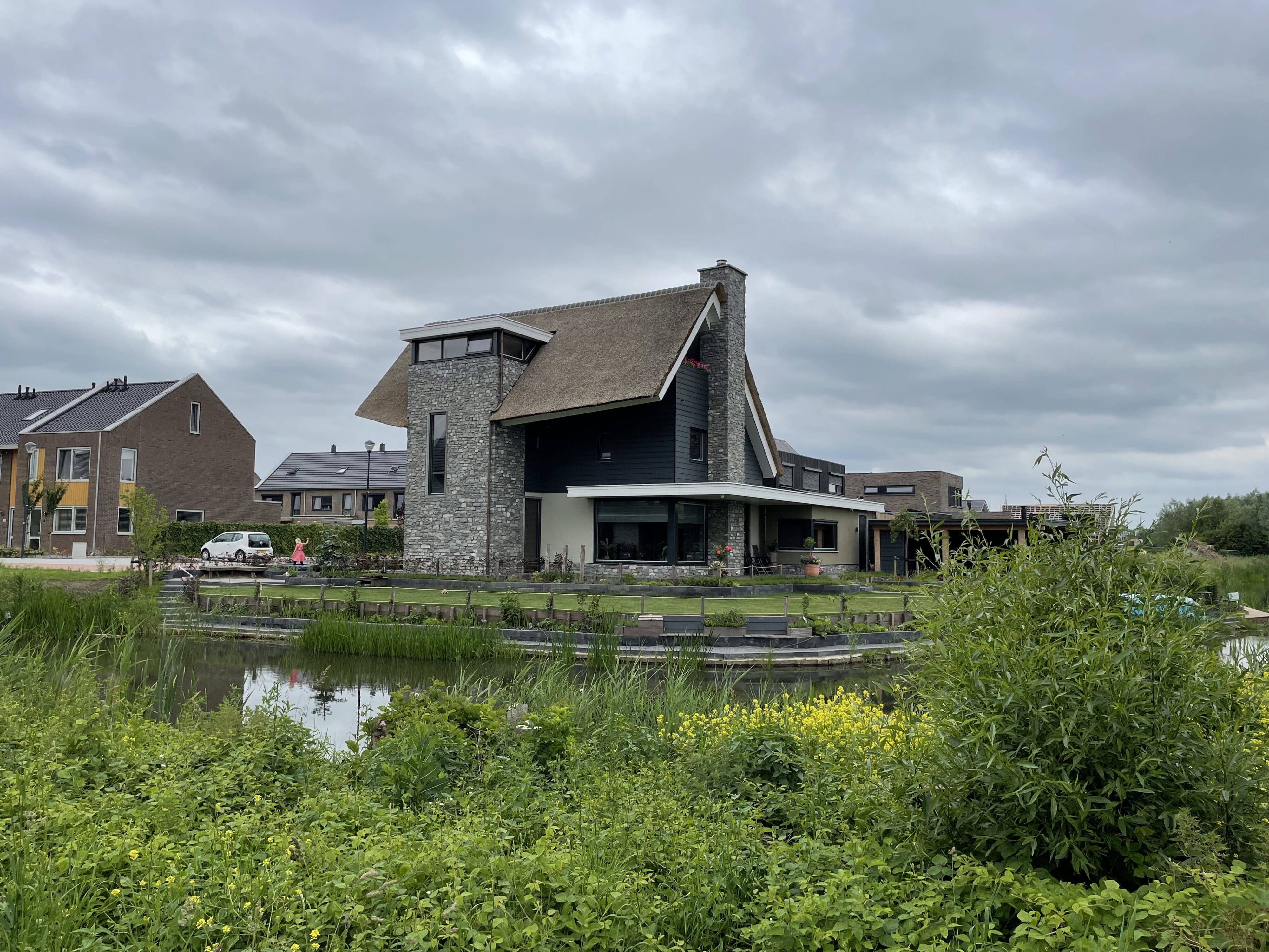 Moderne villa met Steenstrips