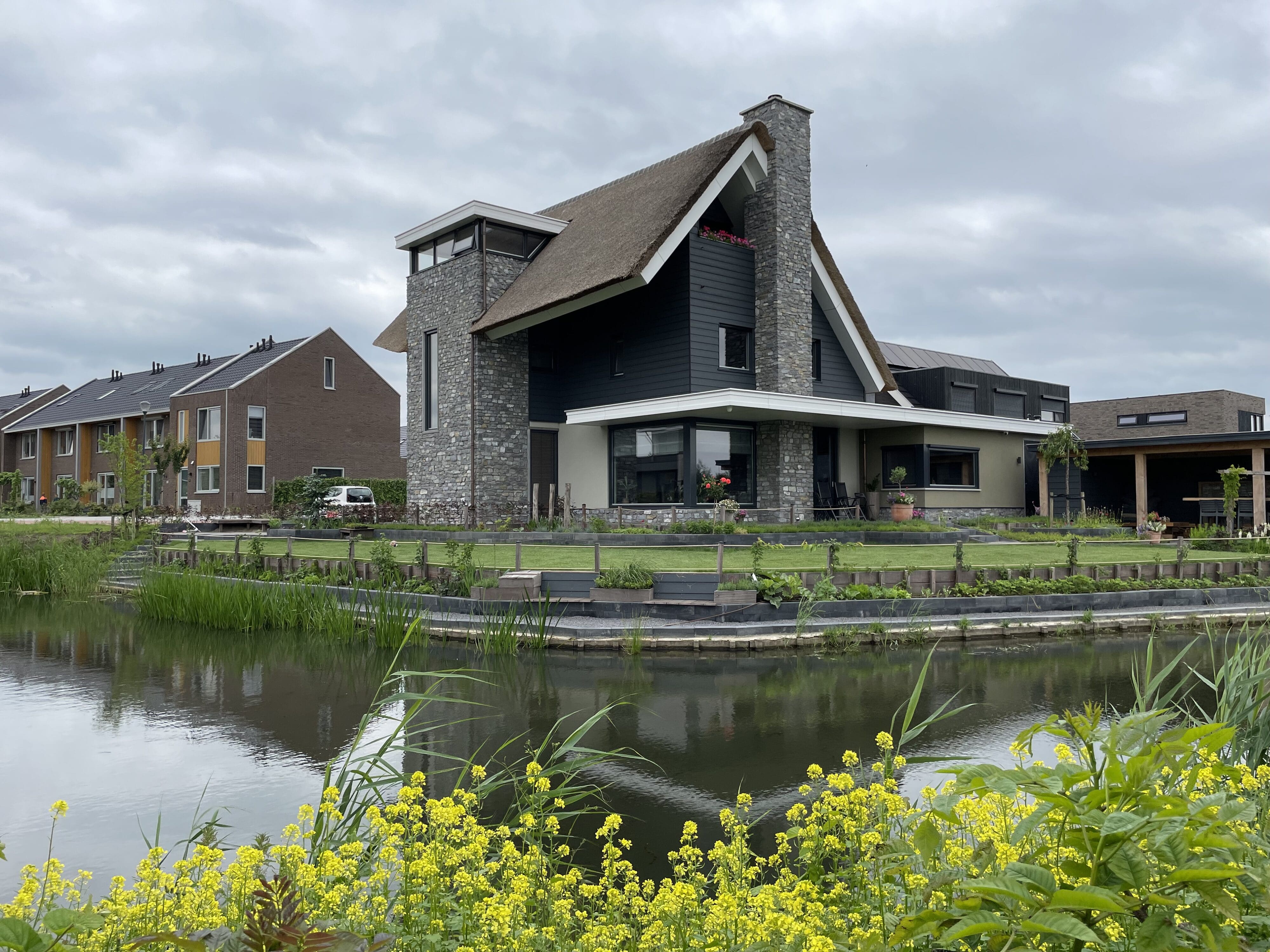Woning bekleedt met Natuursteenstrips