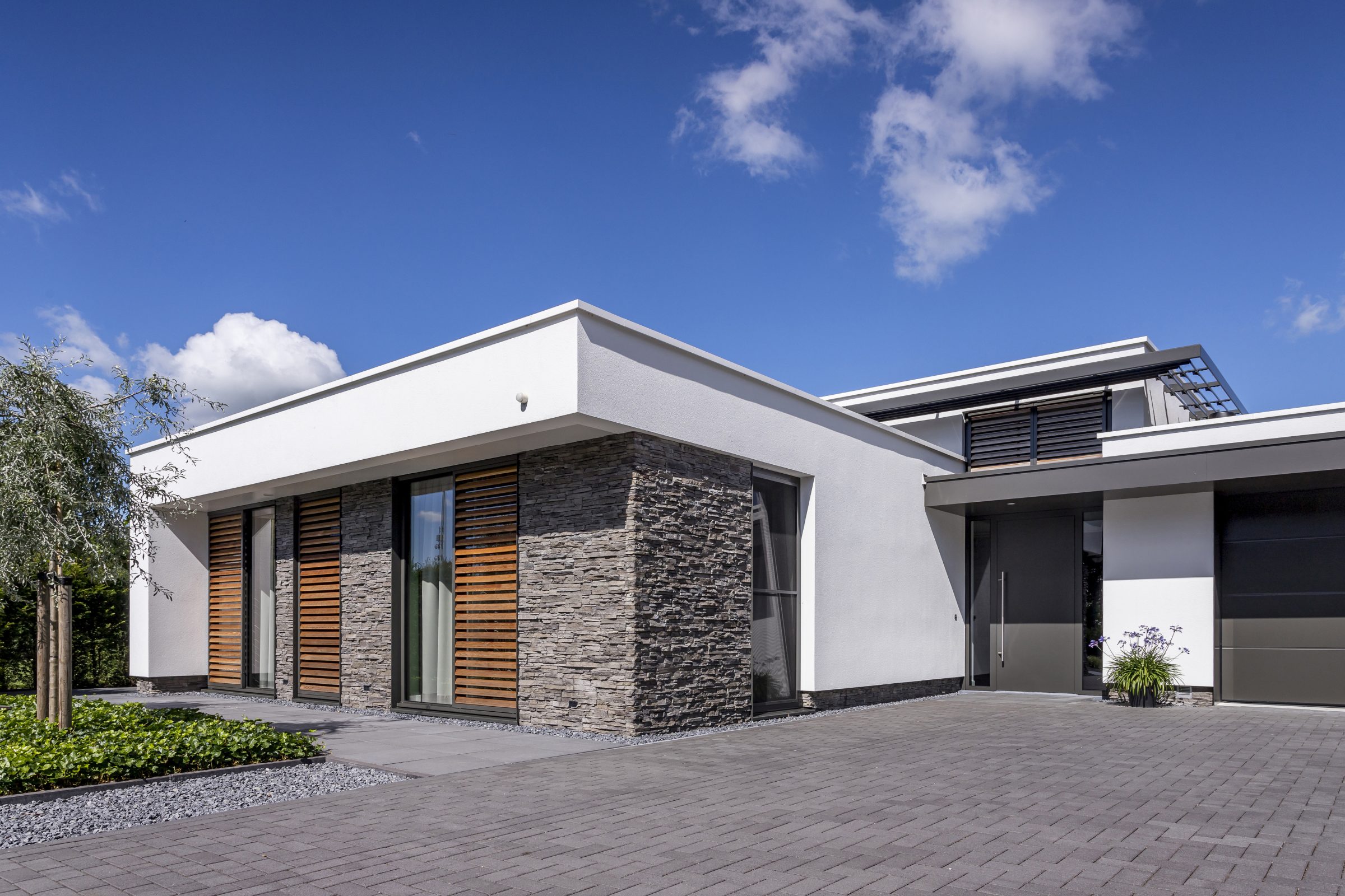 Stucwerk in combinatie met Steenstrips