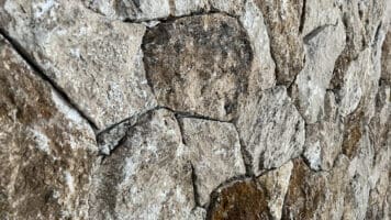 Muur van Rocks Iron Steenstrips