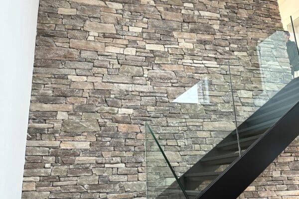 Binnenmuur met Steenstrips