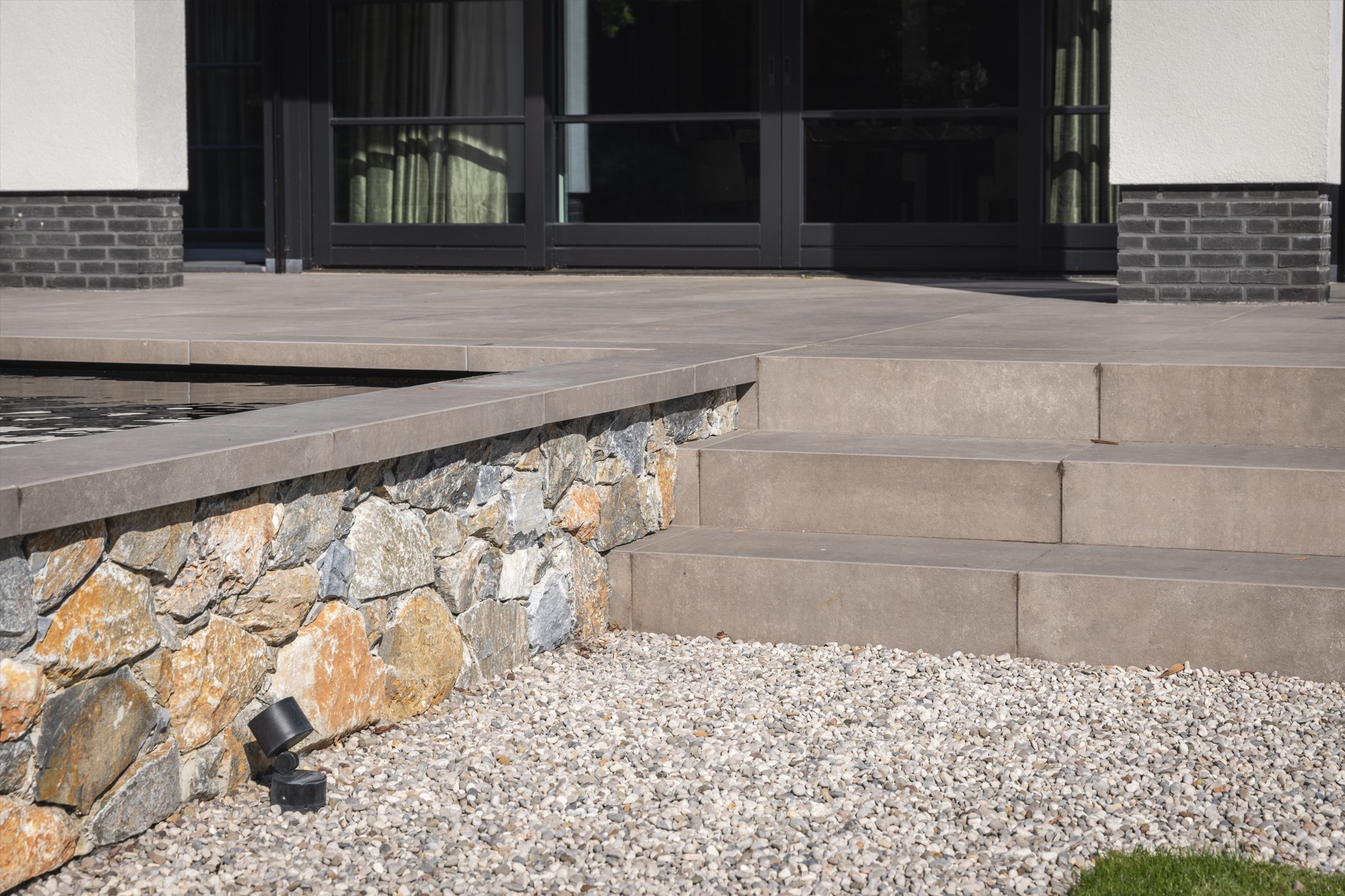 Tuinmuur van Natuursteen | Tuinontwerp: Björn Meulenberg | Fotografie: Hans Gorter