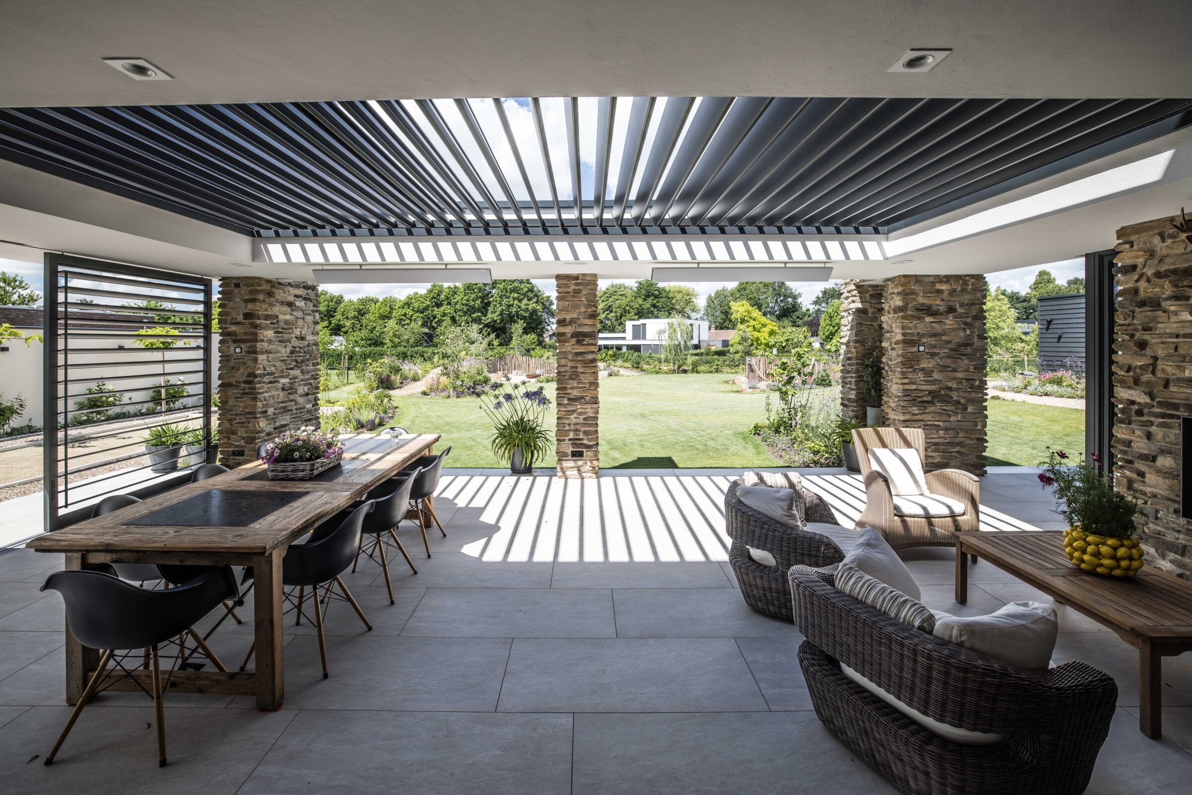 Architect: Janssen Wuts - luxe Steenstrips wandbekleding