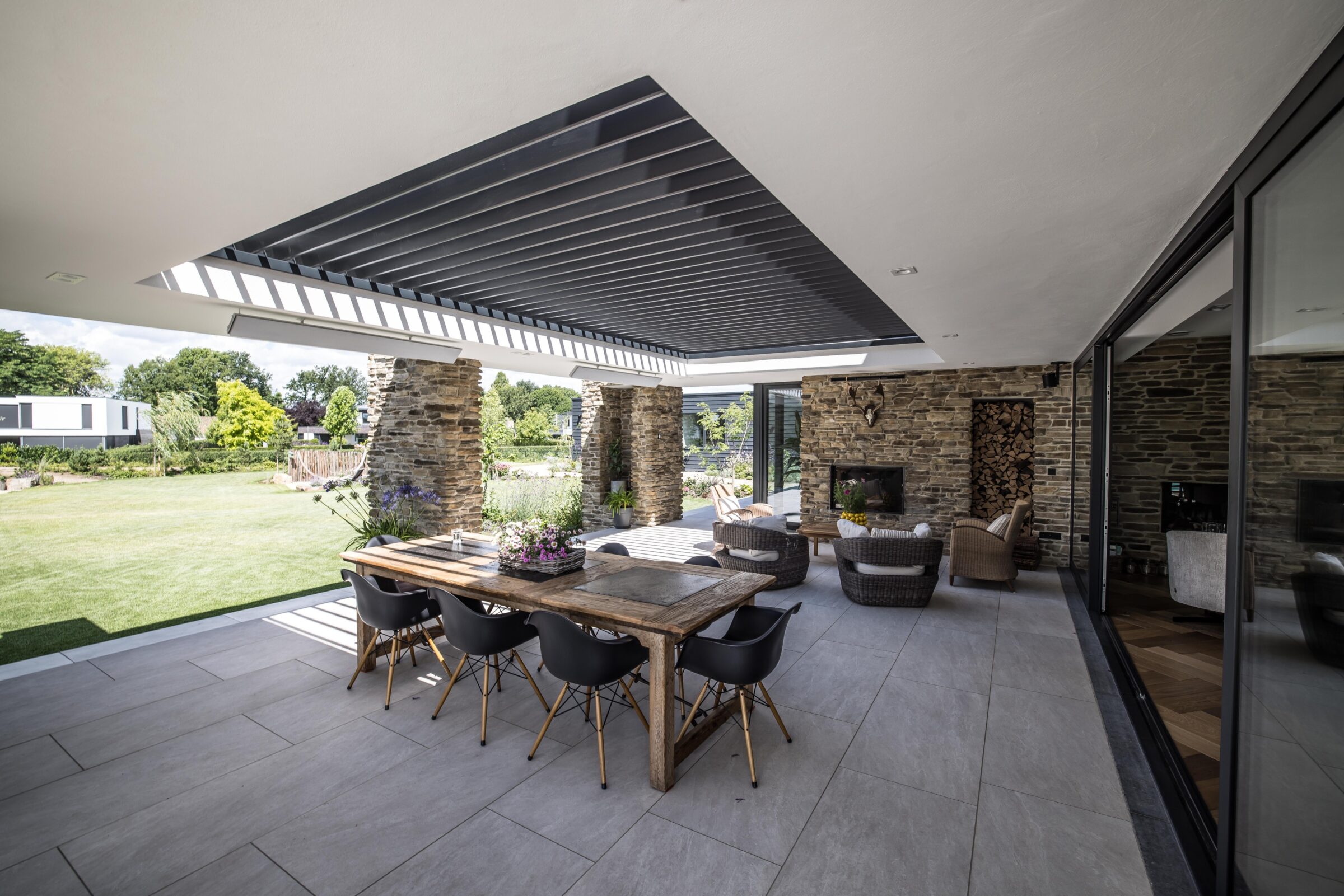 | Architect: Janssen Wuts - Steenstrips buiten