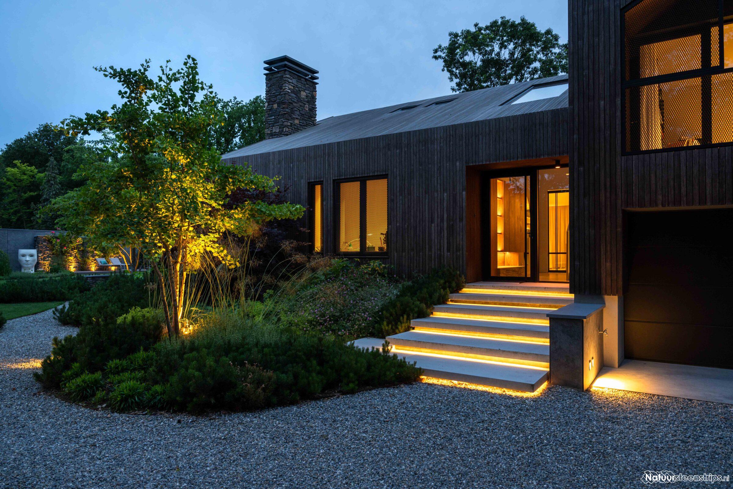 Copyright Studio Siebers - Valdostano Steenstrips toegepast op luxe villa