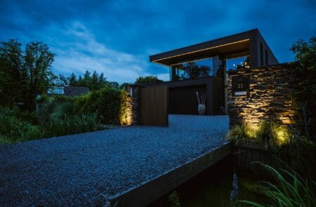 Steenstrips Buiten - Copyright: The Art of Living - Fotografie: Peter Baas - Verlichting: Maretti Lighting