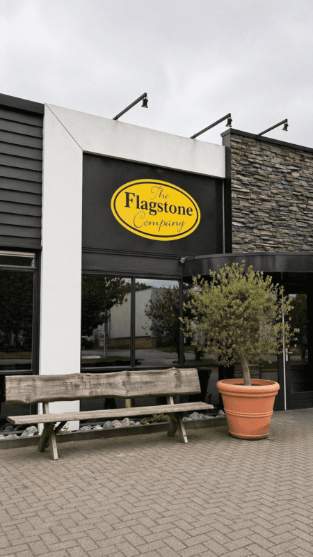 Showroom Vooraanzicht pand Flagstone Company Vaassen